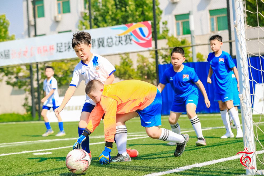 媒体人@吴頔basketball更新社媒表示：“一个联赛的核心价值是比赛质量，广厦对判罚不满，裁判水平需要提高是一方面，另一方面，广厦直接将最后一节半比赛变为垃圾时间，这种做法直接影响到CBA的品牌价值，影响到所有赞助商和球员工作人员的利益。